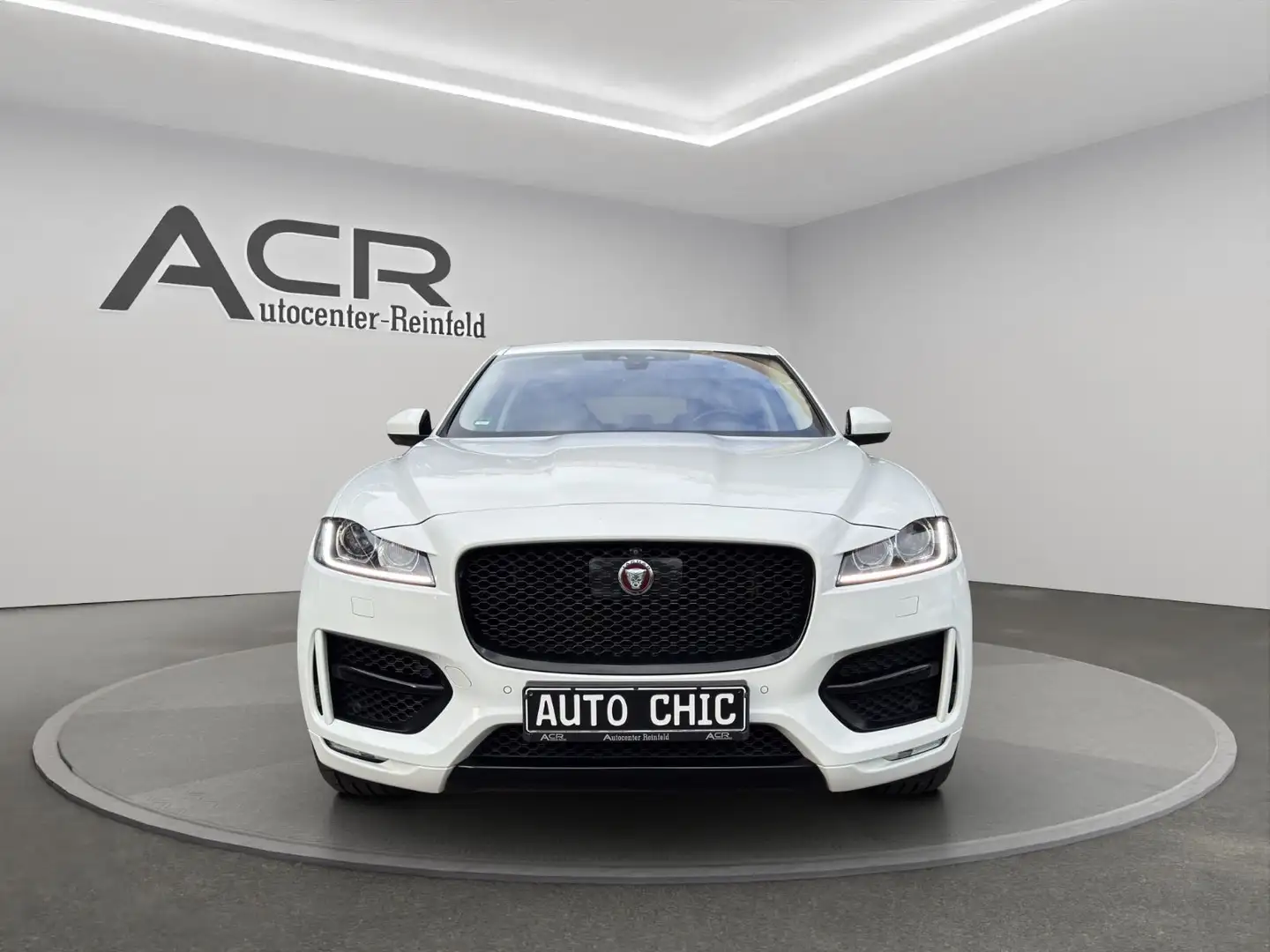 Jaguar F-Pace F-PACE R-Sport AWD*PANO*KAMERA*BLACK PACK Wit - 2