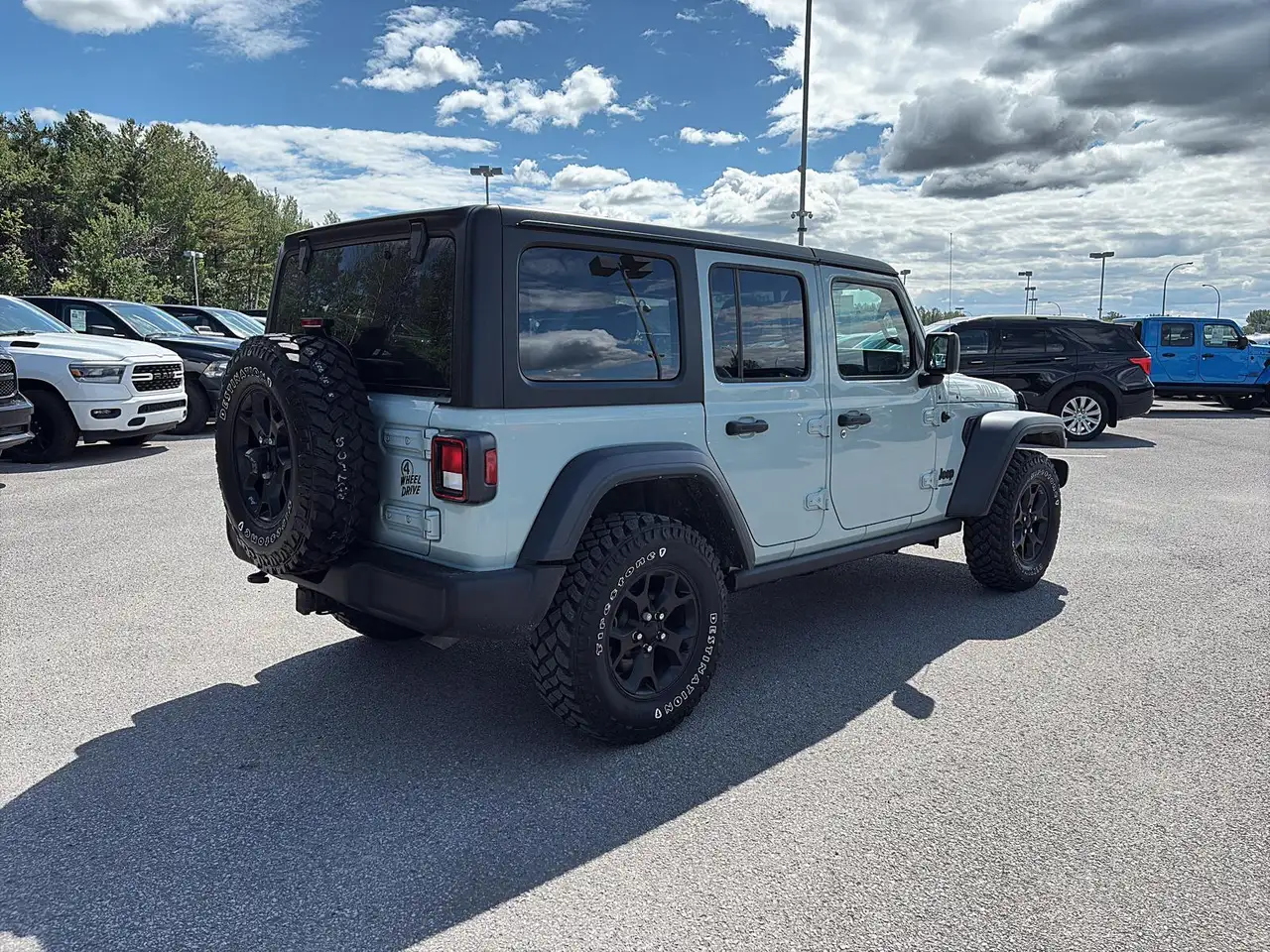 Jeep Wrangler photo Jeep Wrangler