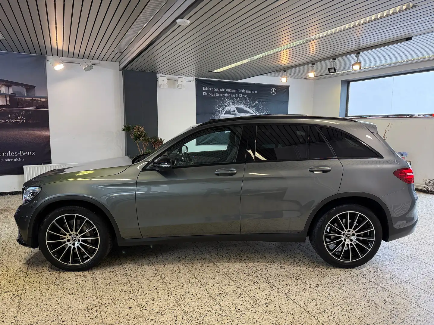 Mercedes-Benz GLC 250 d 4Ma AMG + Night NAVI/LEDER/PSD/STDHZ/TW/AIRMATIK Grau - 2