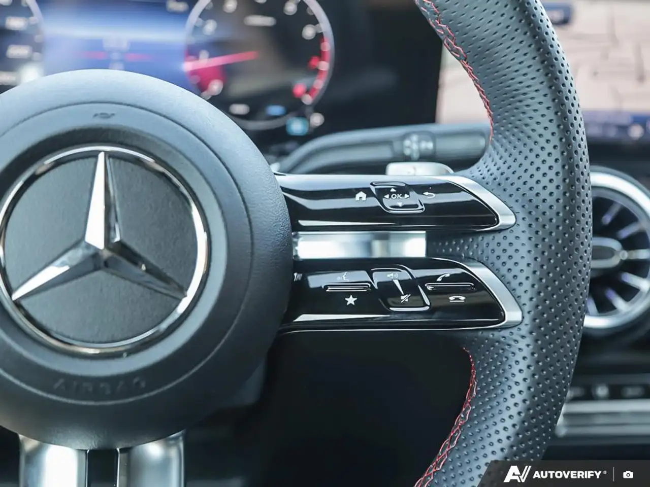Mercedes-Benz GLB снимка Mercedes-Benz GLB
