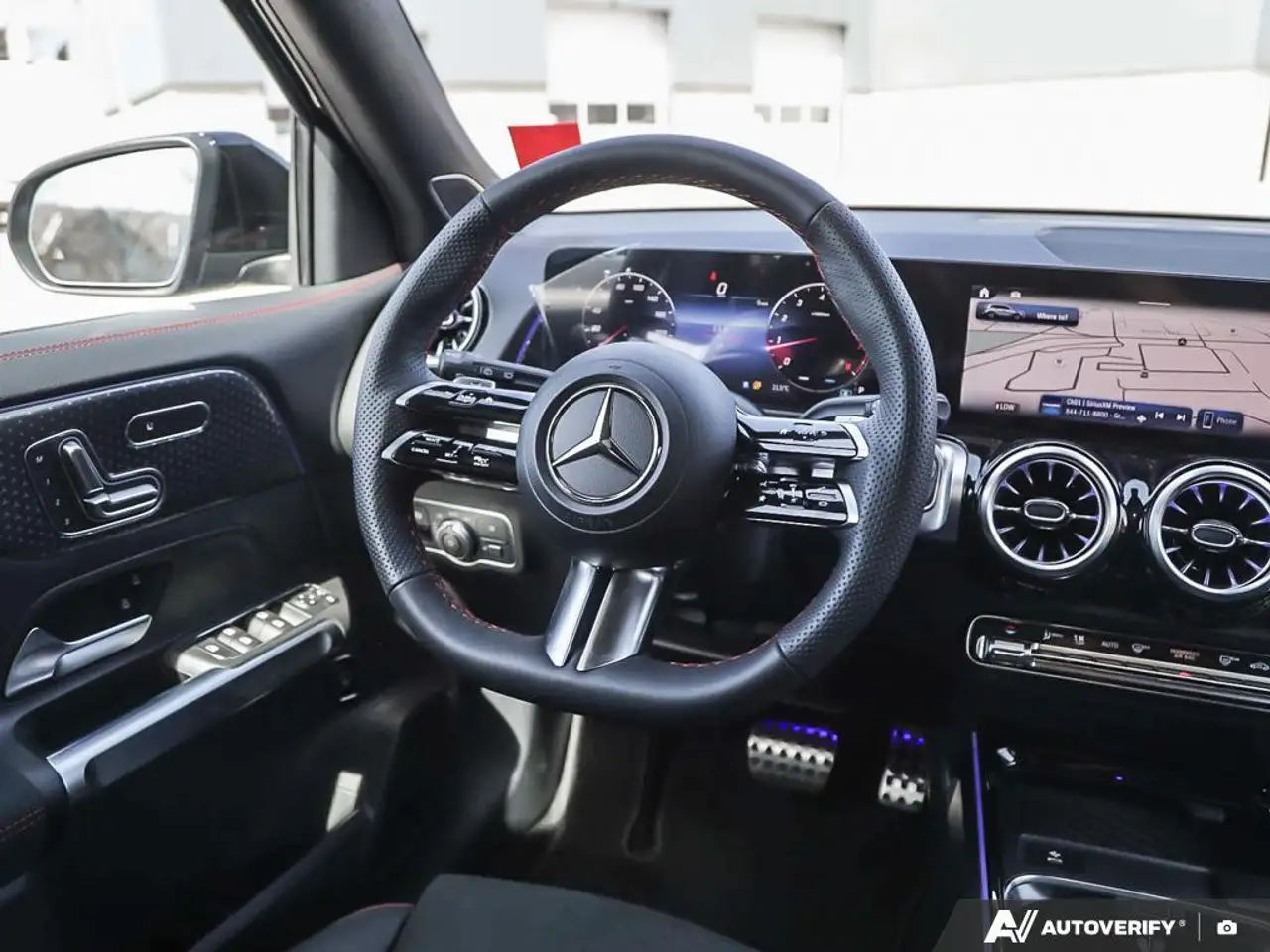 Mercedes-Benz GLB снимка Mercedes-Benz GLB