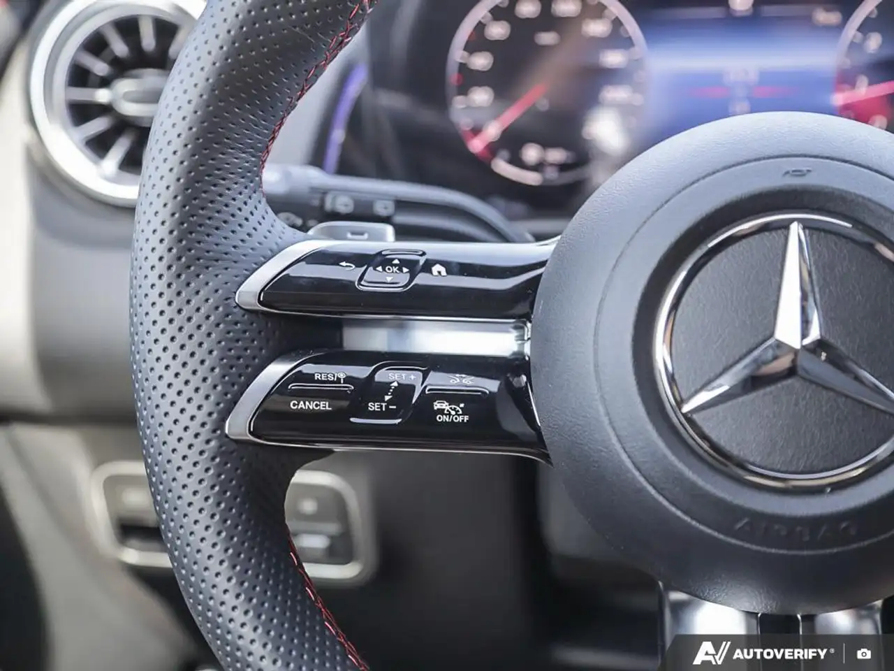Mercedes-Benz GLB снимка Mercedes-Benz GLB