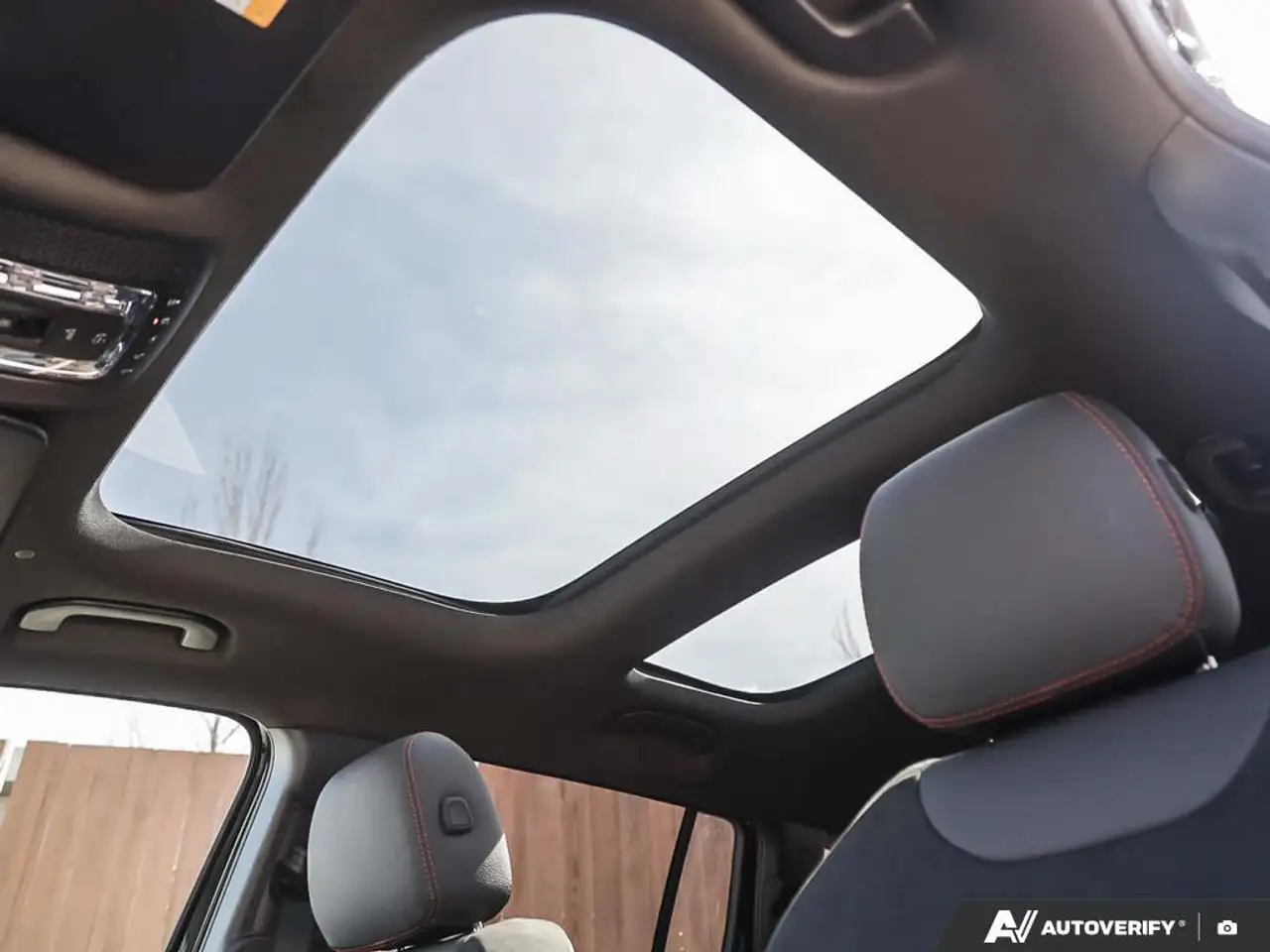 Mercedes-Benz GLB снимка Mercedes-Benz GLB