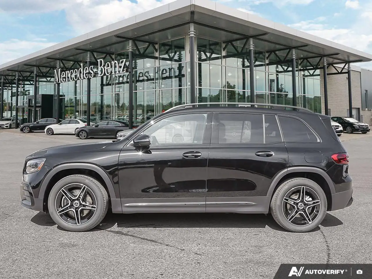 Mercedes-Benz GLB снимка Mercedes-Benz GLB