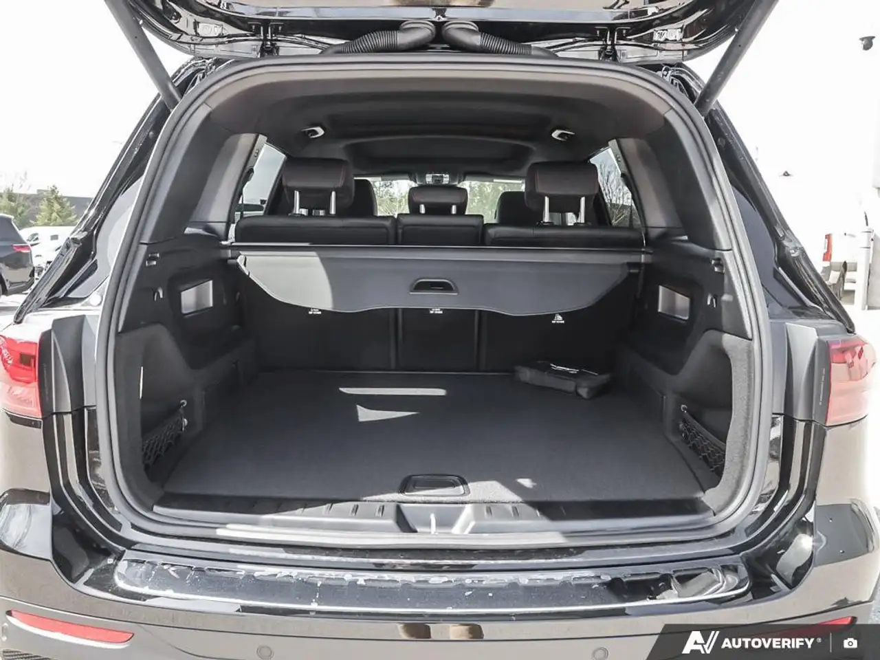 Mercedes-Benz GLB снимка Mercedes-Benz GLB