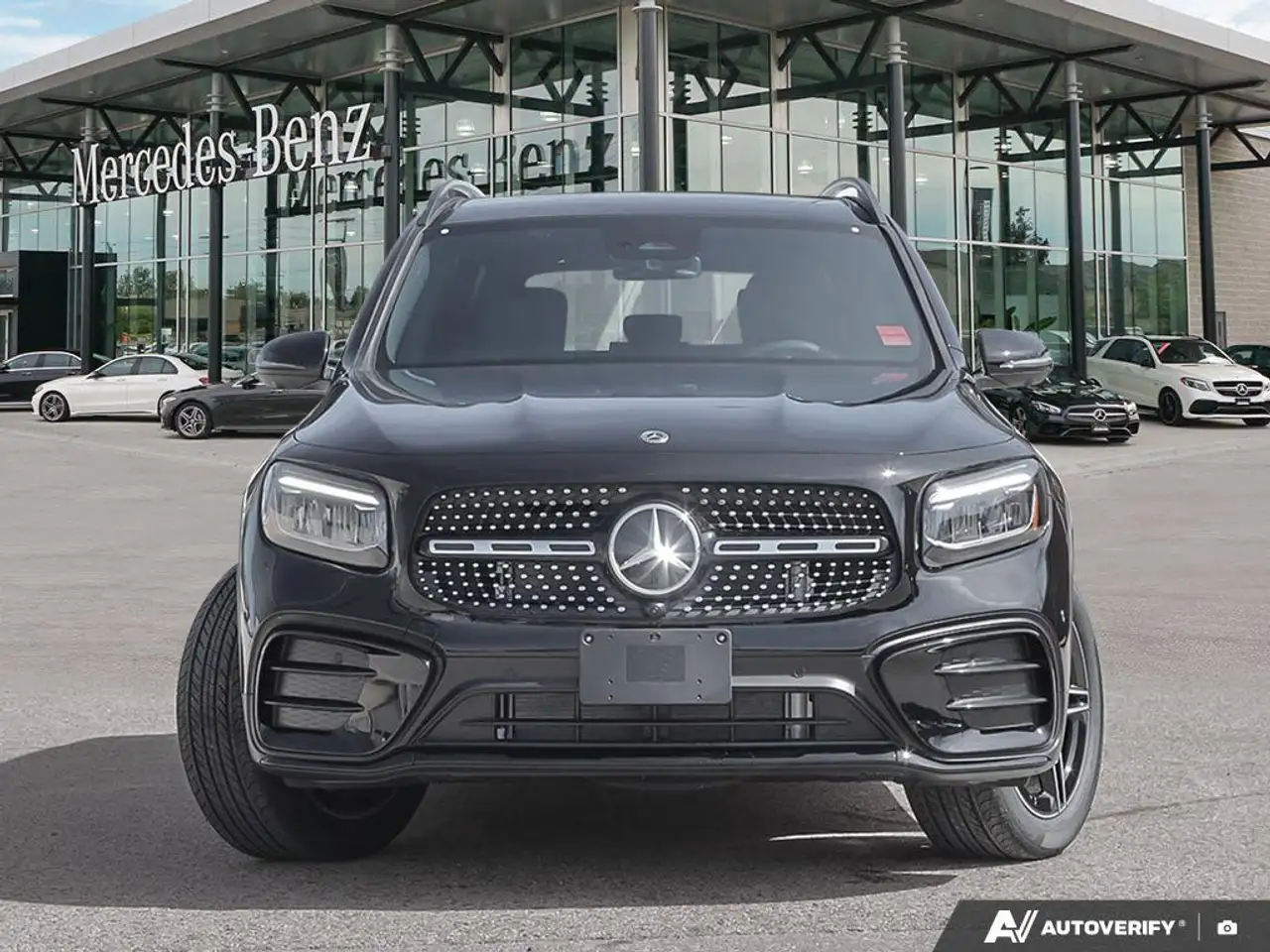 Mercedes-Benz GLB снимка Mercedes-Benz GLB