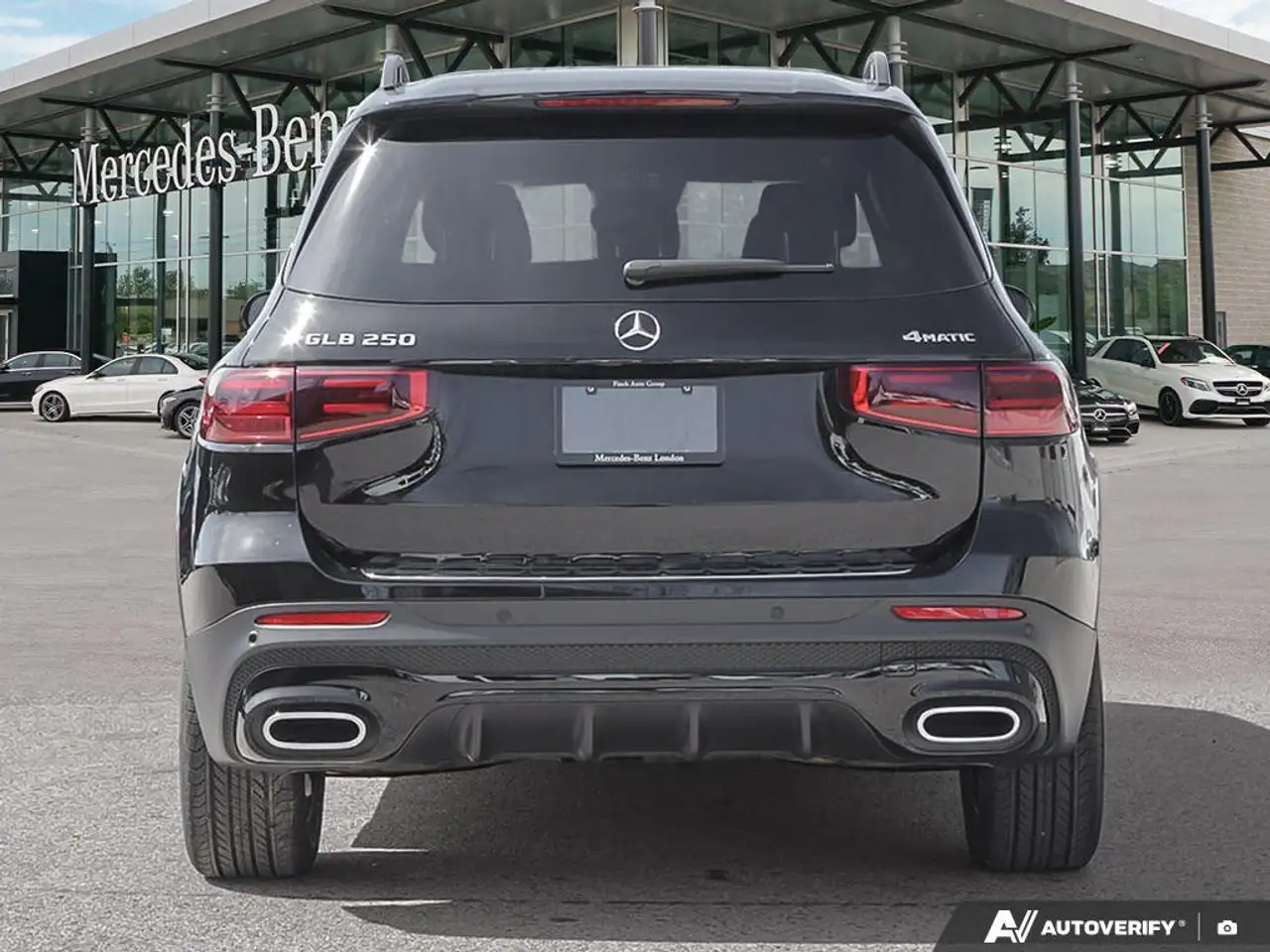Mercedes-Benz GLB снимка Mercedes-Benz GLB