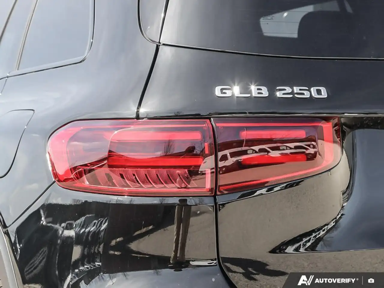 Mercedes-Benz GLB снимка Mercedes-Benz GLB