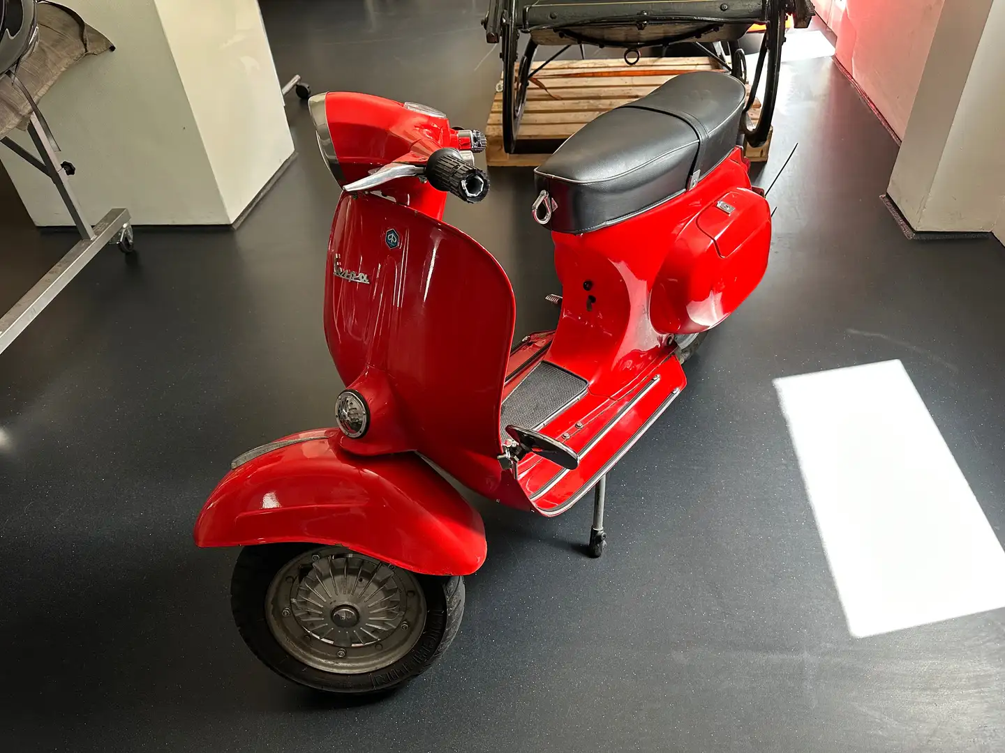 Vespa 125 Primavera Rot - 1