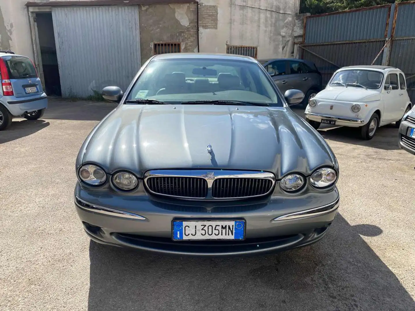 Jaguar X-Type 2 litri V6 24V cat Executive Grigio - 2
