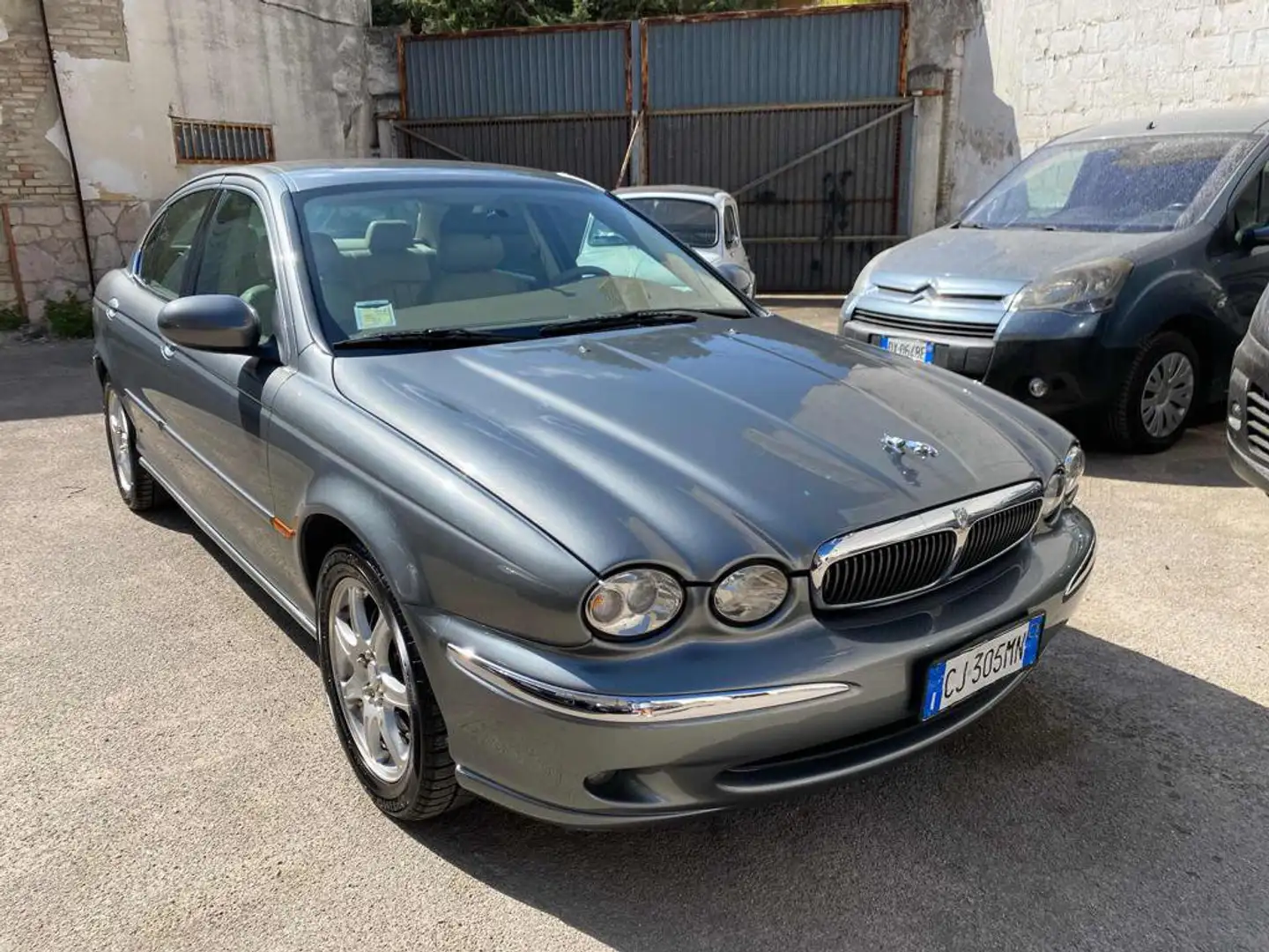 Jaguar X-Type 2 litri V6 24V cat Executive Grigio - 1