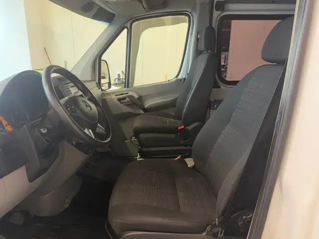 Mercedes-Benz Sprinter view 11