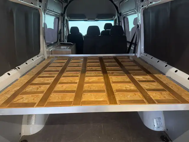 Mercedes-Benz Sprinter view 16