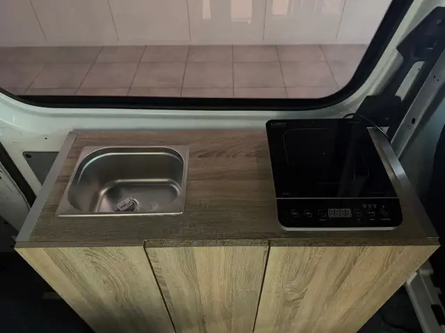 Mercedes-Benz Sprinter view 17