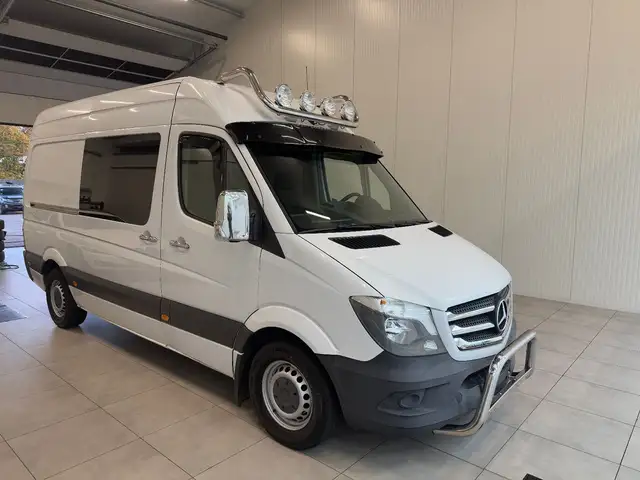 Mercedes-Benz Sprinter view 3