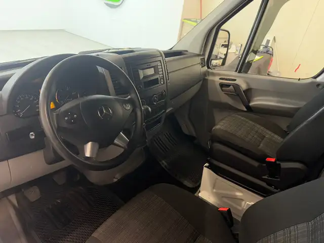 Mercedes-Benz Sprinter view 9