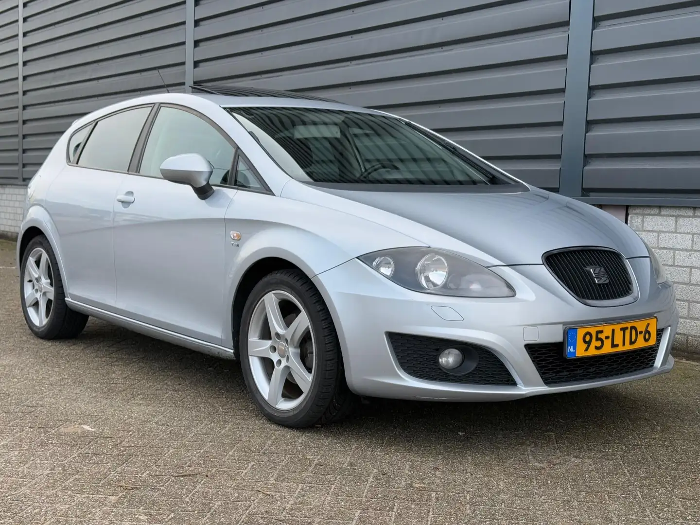 SEAT Leon 1.2 TSI Ecomotive Sport pano cruise apk NAP!! Grijs - 2
