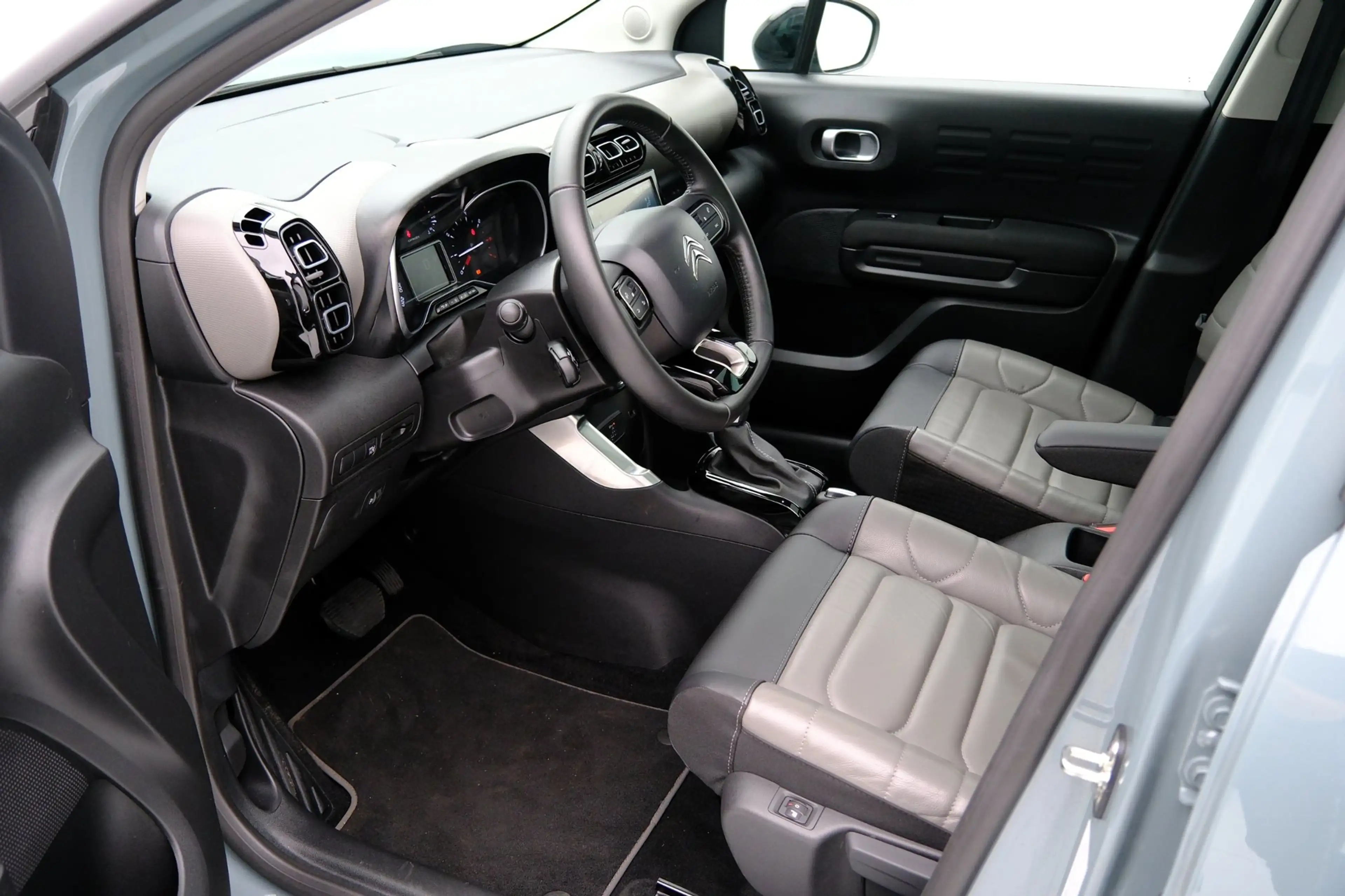 Citroen C3 Aircross 1.2 PureTech Shine Pack Pano|Stoelverw.|Carplay|Cl — photo 2