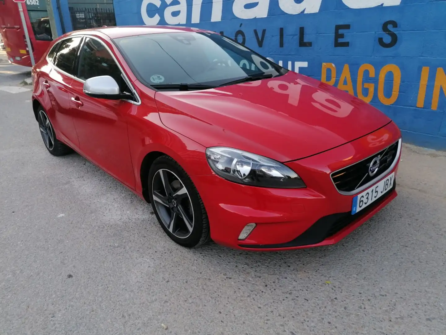 Volvo V40 D2 R-Design Kinetic 115 Rojo - 1