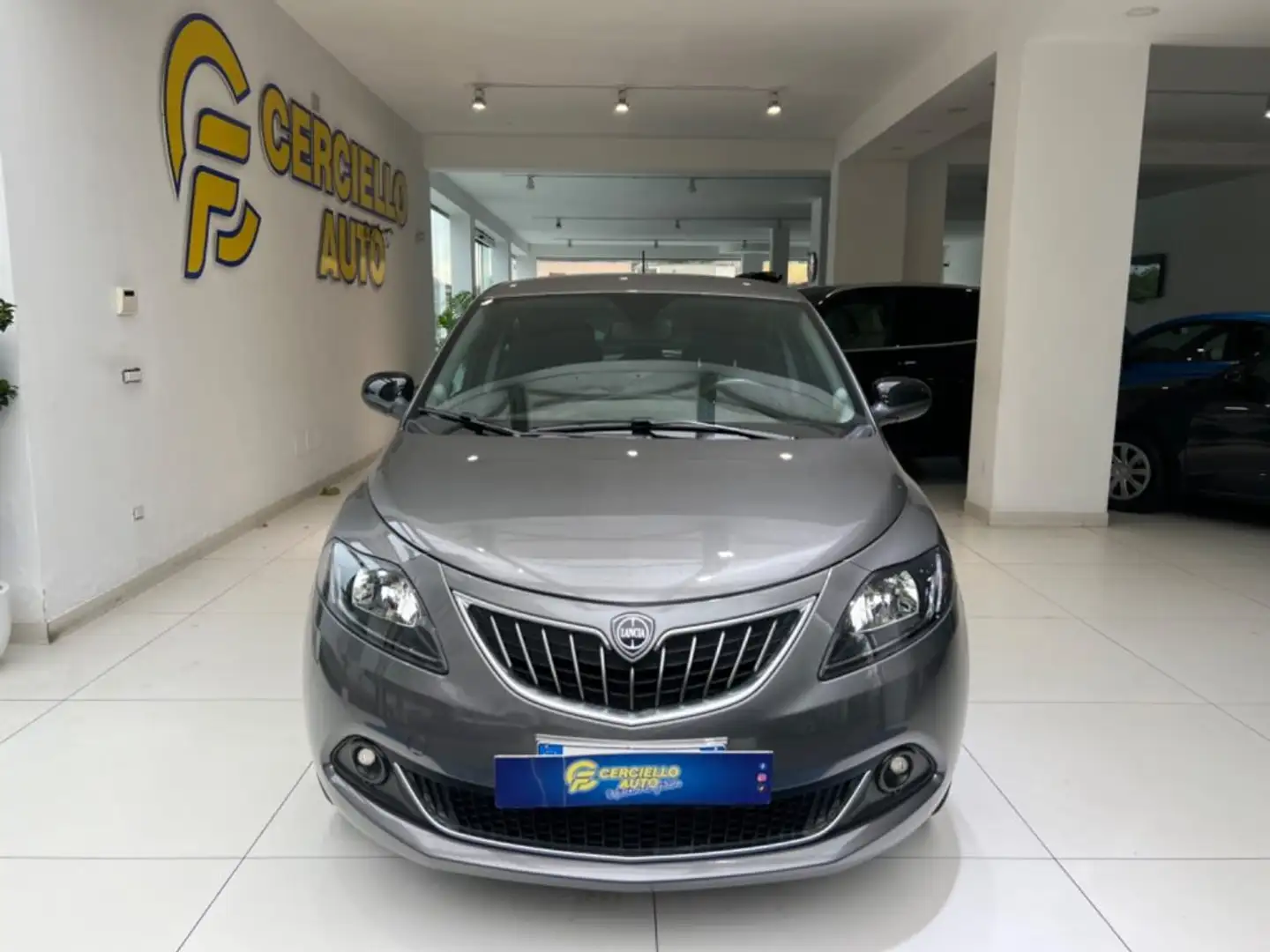 Lancia Ypsilon 1.0 FireFly 5 porte S&S Hybrid Ecochic Gold Grigio - 2