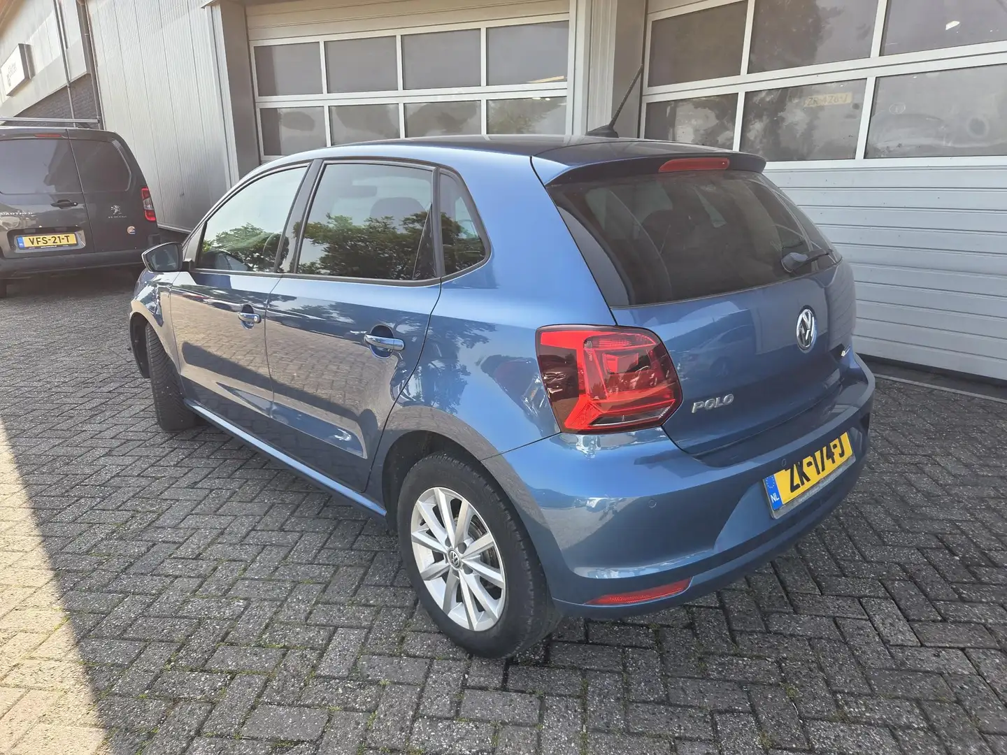 Volkswagen Polo 1.0 TSI, PDC, Cruise Control, Stoelverwarming Blauw - 2