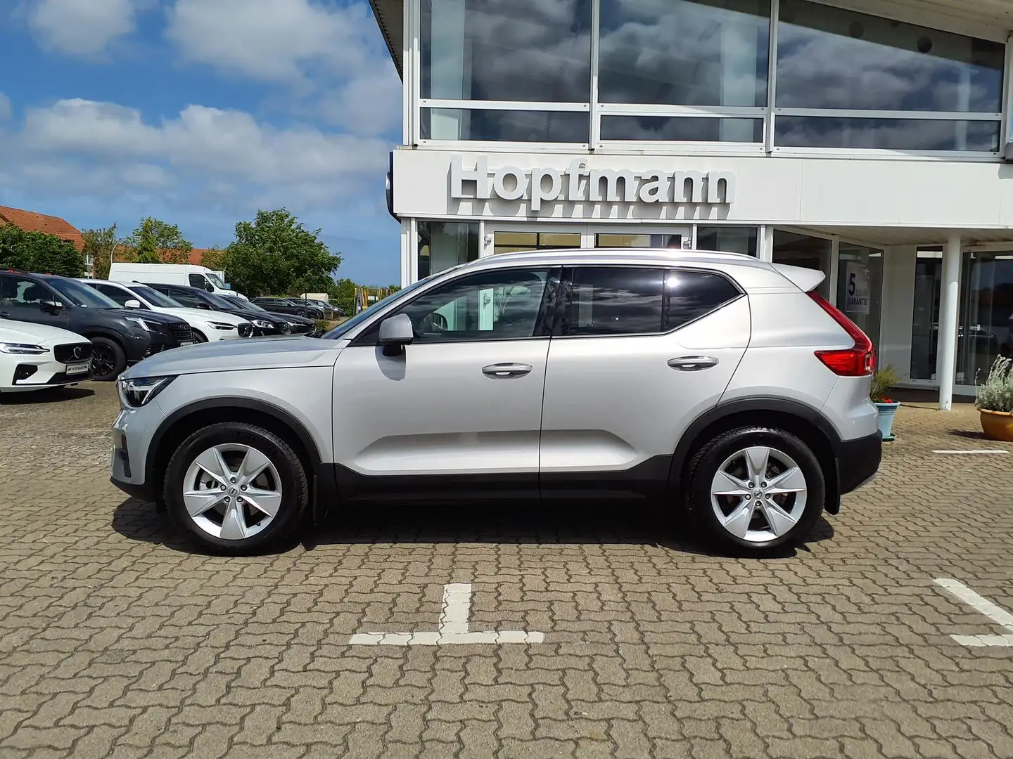 Volvo XC40 B4 (Benzin) Aut. Core / Silber - 2