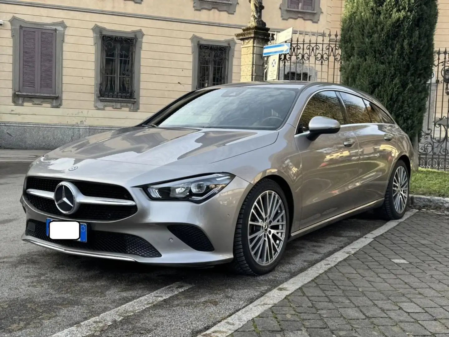 Mercedes-Benz CLA 200 d Automatic Shooting Brake Sport Gris - 1