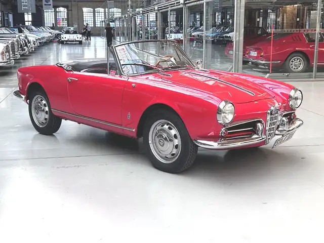 Alfa Romeo Spider view 6