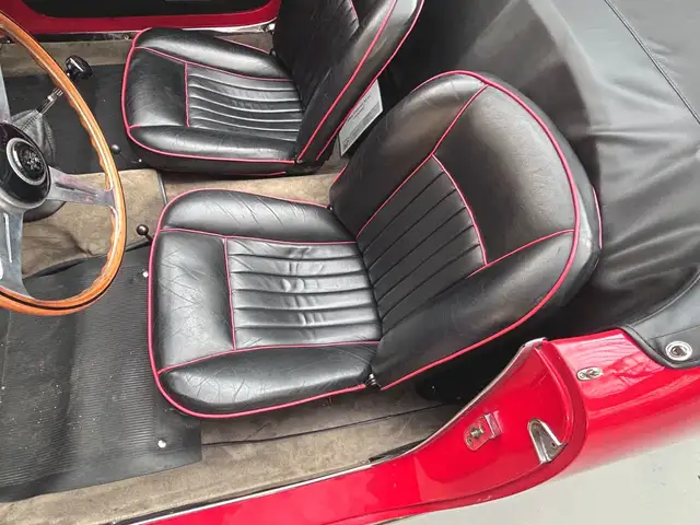 Alfa Romeo Spider view 14