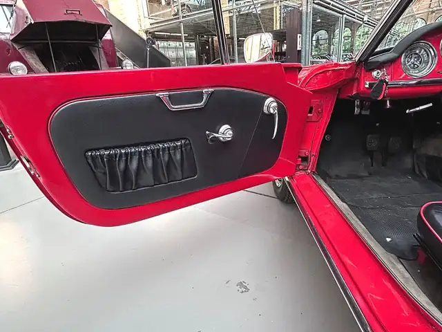 Alfa Romeo Spider view 13