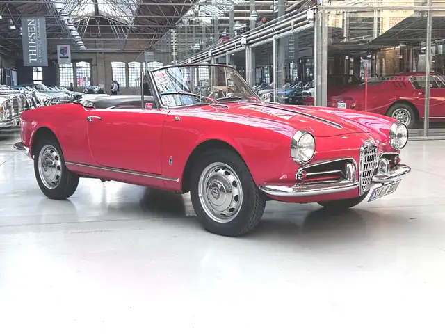 Alfa Romeo Spider view 5