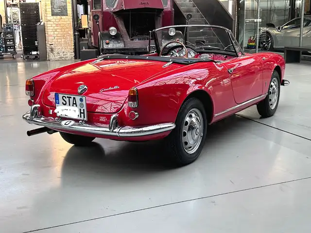 Alfa Romeo Spider view 9
