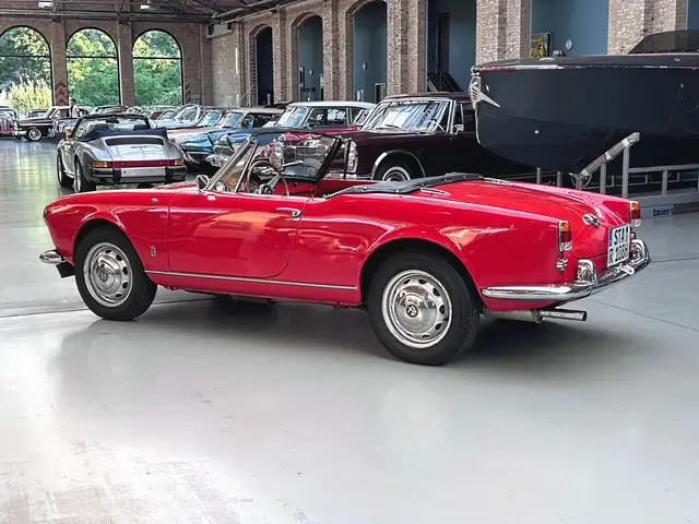 Alfa Romeo Spider view 11