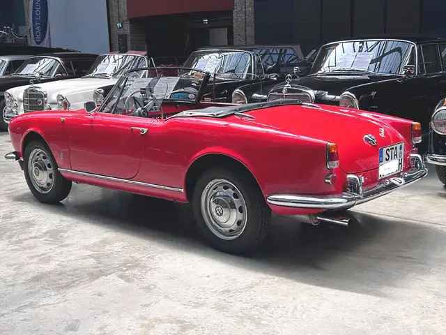Alfa Romeo Spider view 8