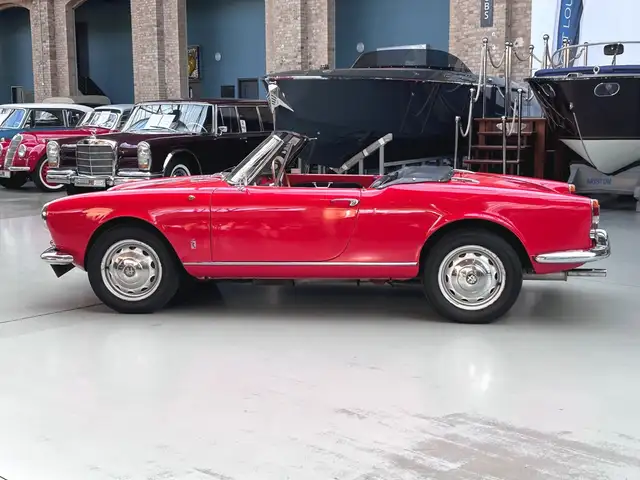 Alfa Romeo Spider view 3