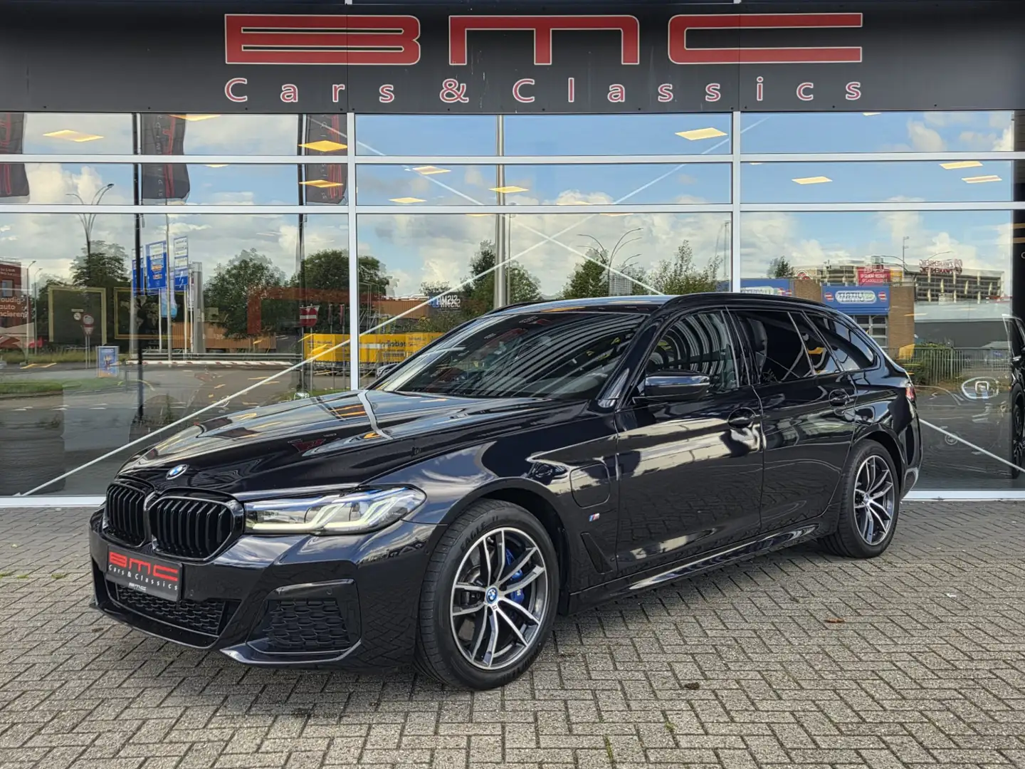 BMW 530 5-serie Touring 530e M-Sport Laser HUD Keyless - 2