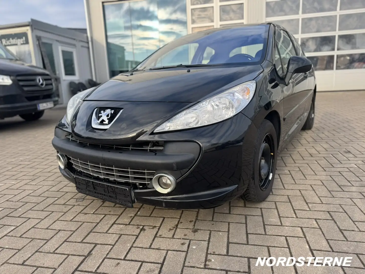 Peugeot 207 207 1.6 16V HDi FAP Filou 110 Schwarz - 2