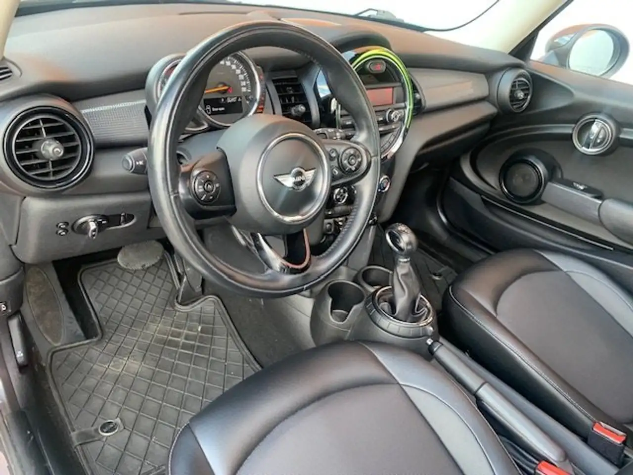 MINI 3 Door снимка MINI 3 Door