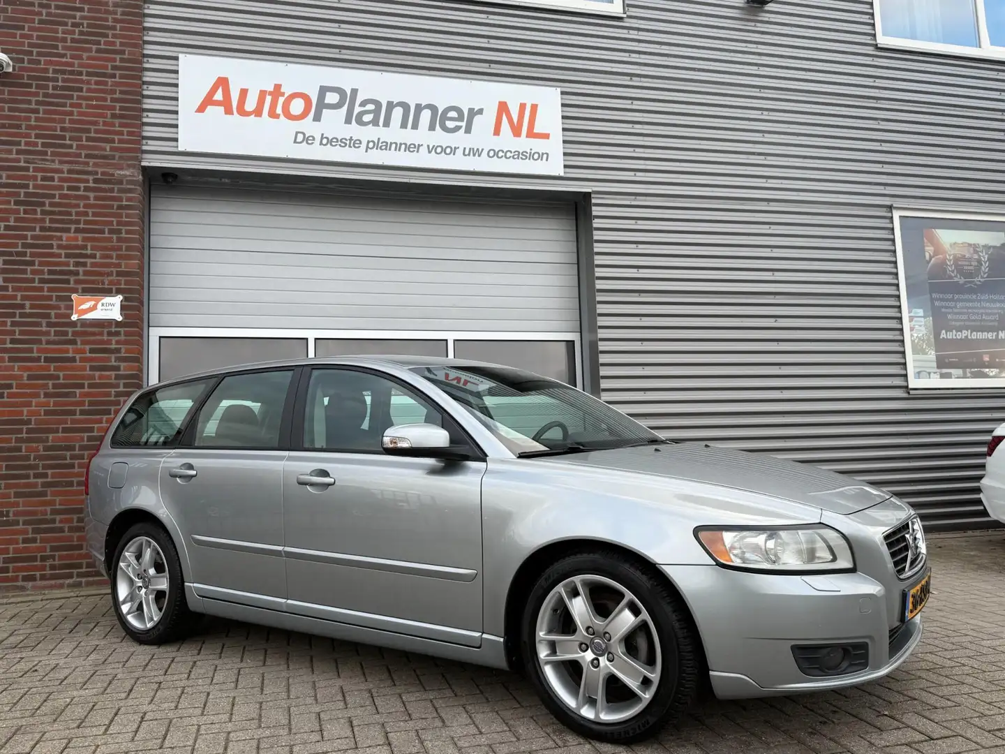 Volvo V50 2.0 Edition II! Clima! Cruise! Leder! Navi! PDC! Grijs - 2
