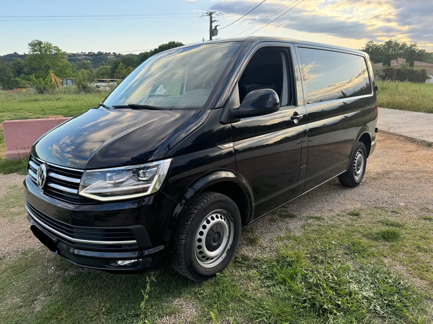 Volkswagen T6 Transporter Fourgon L1 2.0 TDI 16V Fourgon court DSG7 150ch Schwarz - 1