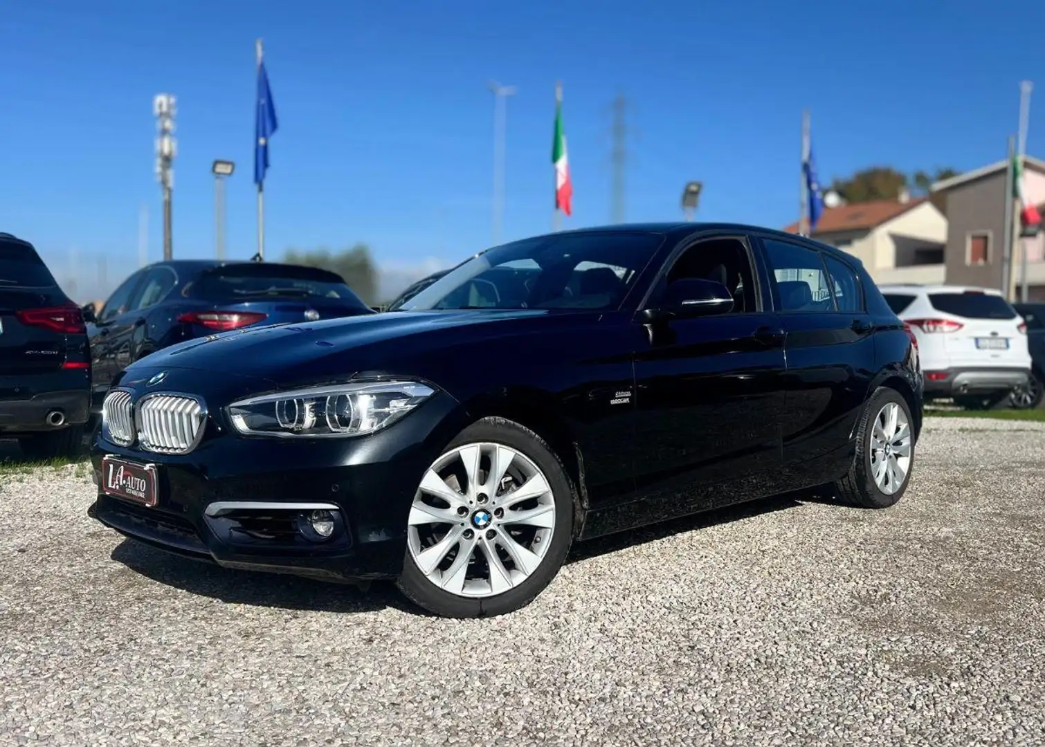 BMW 118 d xDrive 5p. Urban Blanc - 1