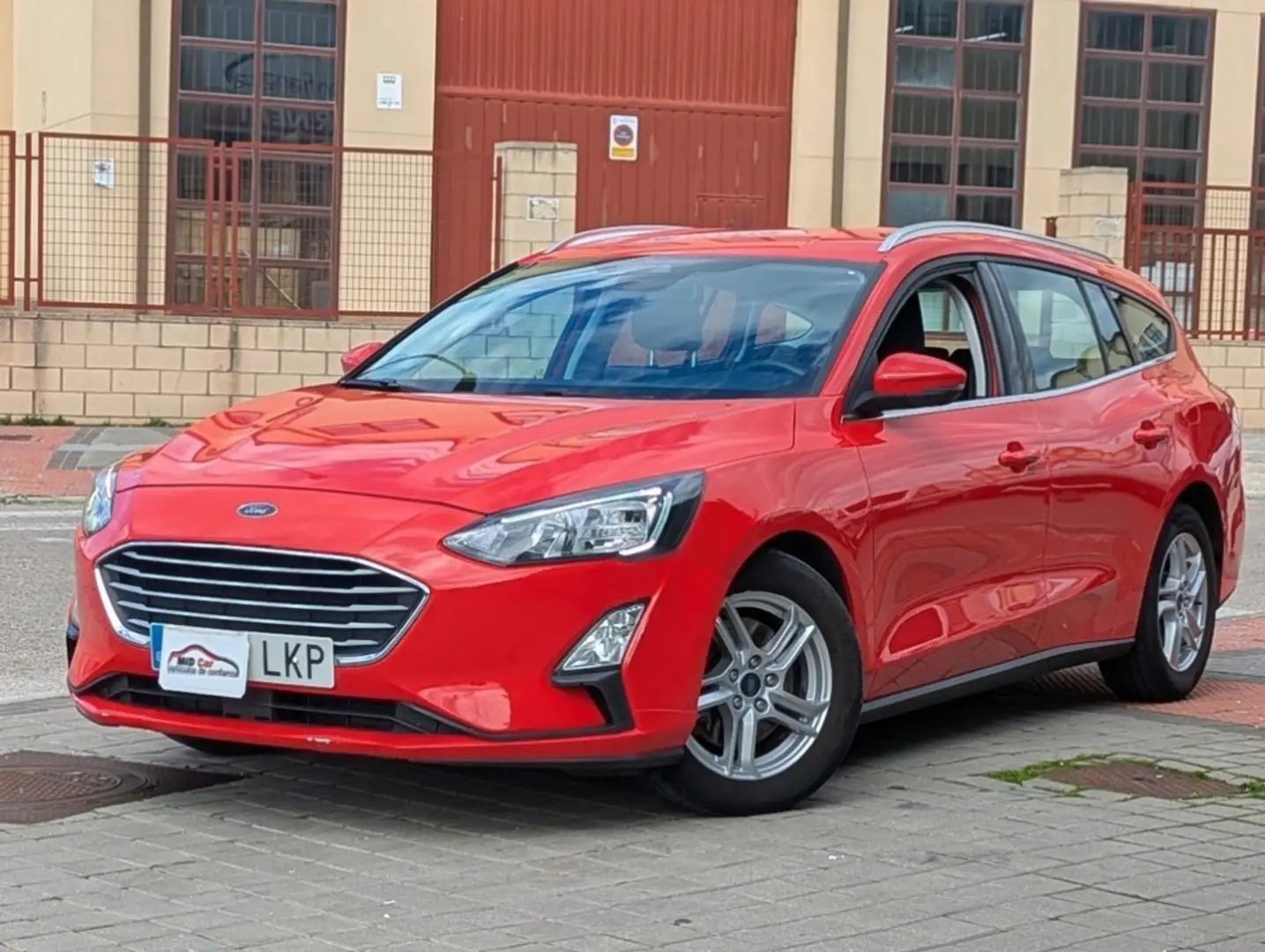 Ford Focus Sportbreak 1.5Ecoblue Titanium Rouge - 1