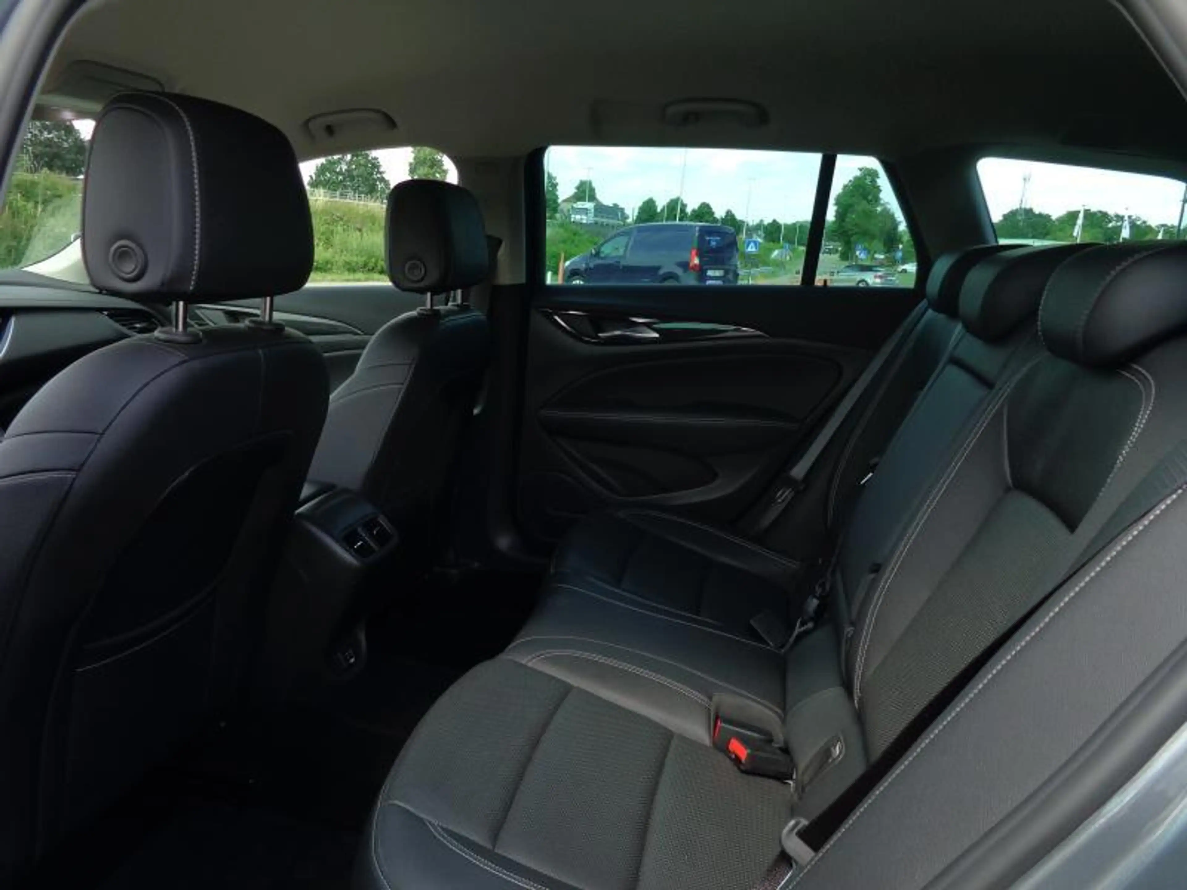 Opel Insignia Sports Tourer 1.5D Elegance ! — photo 11