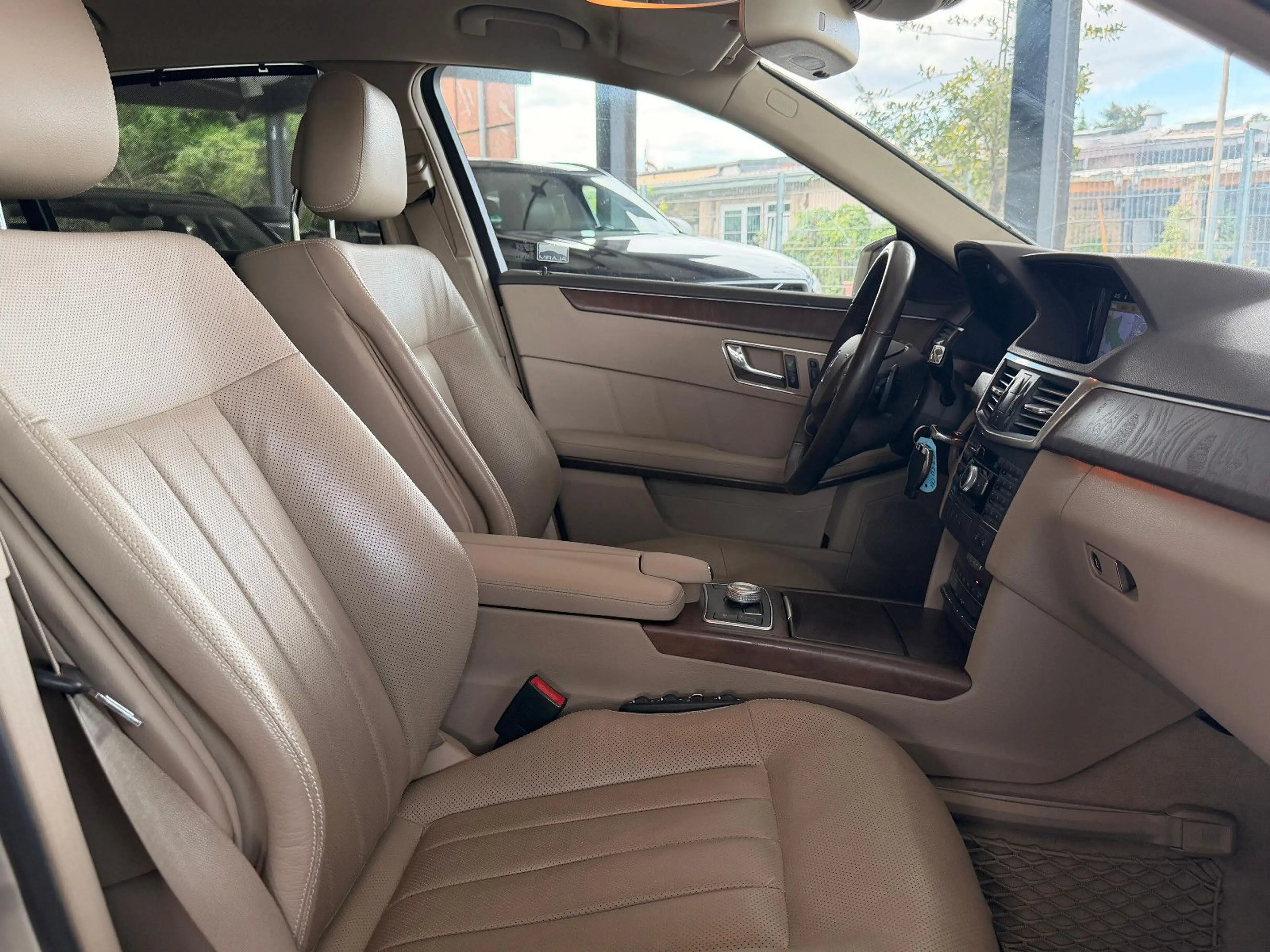 Mercedes-Benz E 350 CGI BlueEfficiency-Leder-Navi-8FACH — photo 13