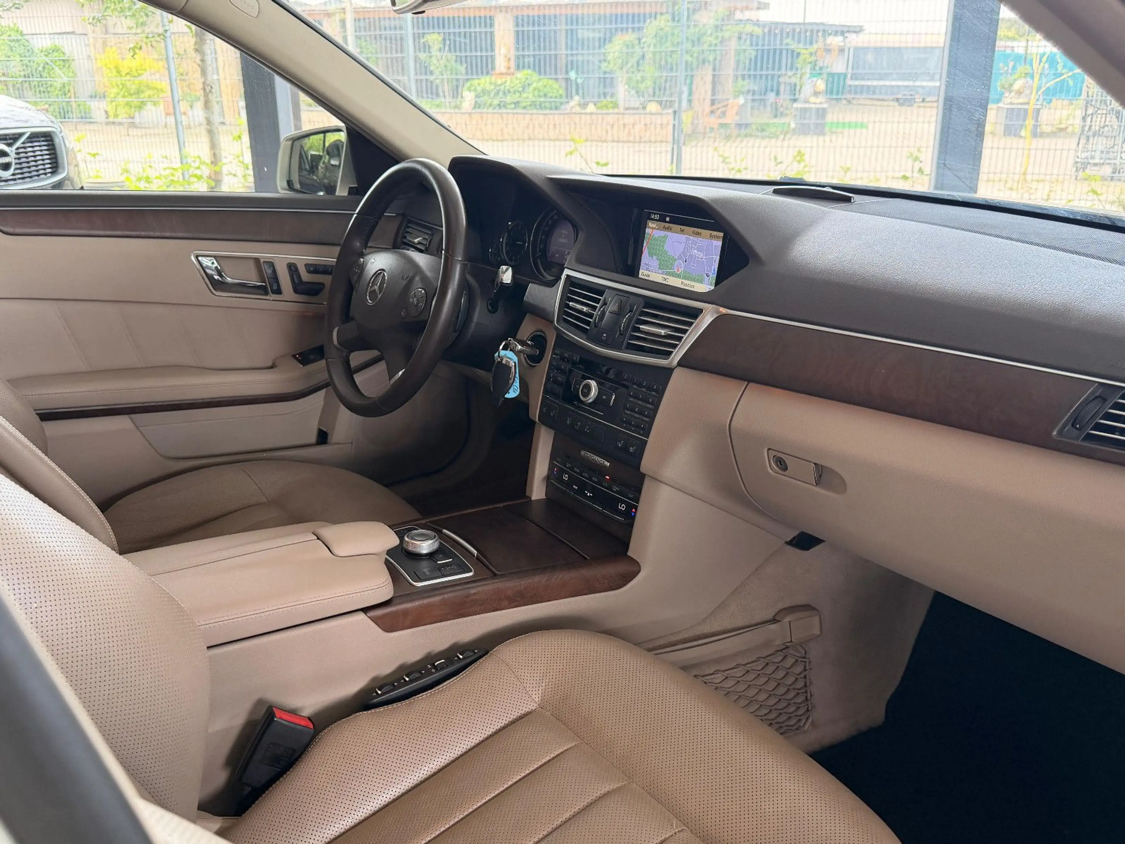 Mercedes-Benz E 350 CGI BlueEfficiency-Leder-Navi-8FACH — photo 8