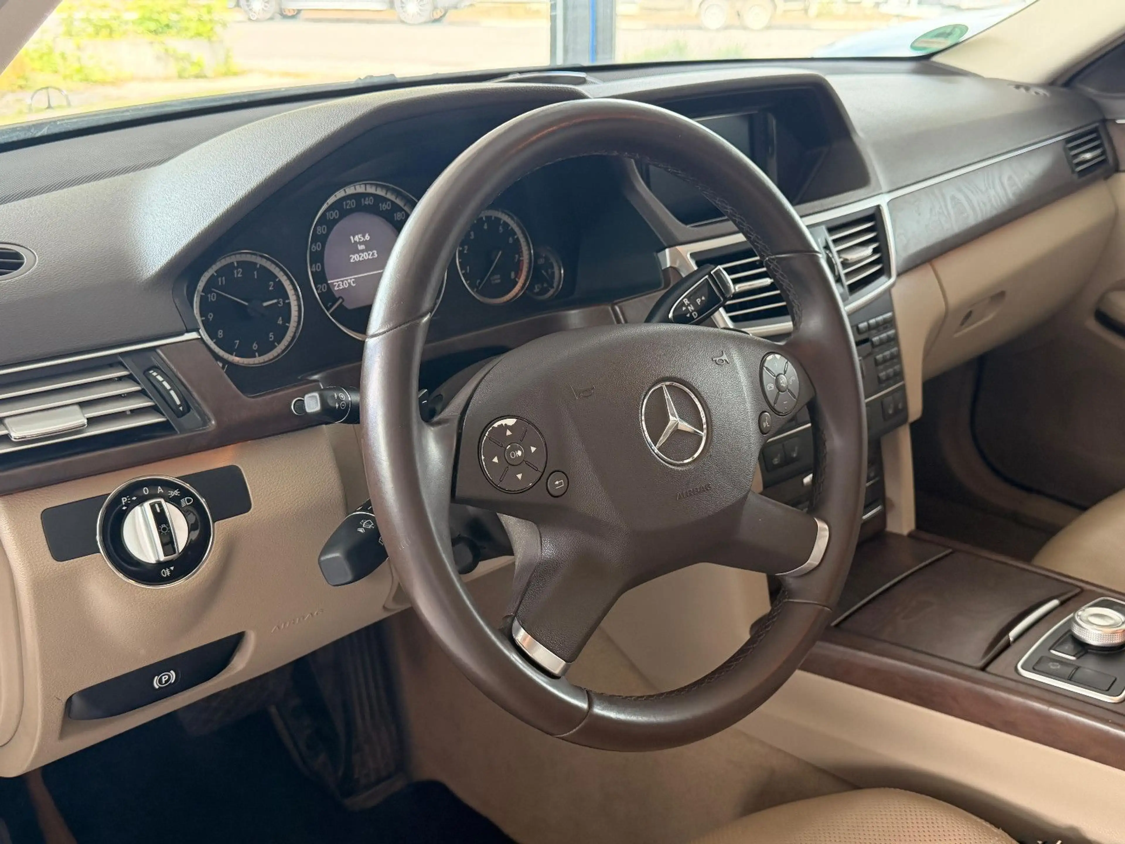 Mercedes-Benz E 350 CGI BlueEfficiency-Leder-Navi-8FACH — photo 11