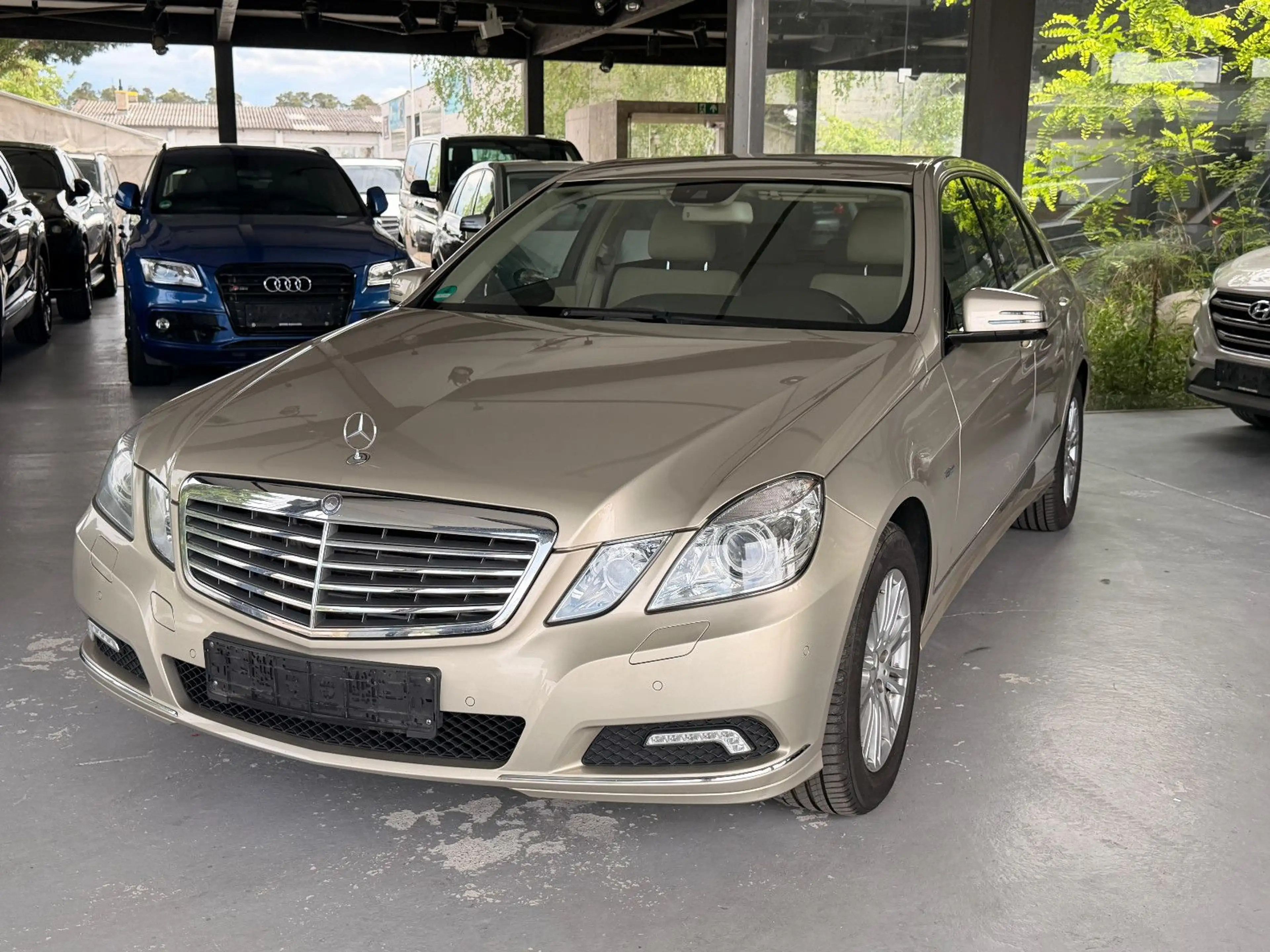Mercedes-Benz E 350 CGI BlueEfficiency-Leder-Navi-8FACH — photo 3