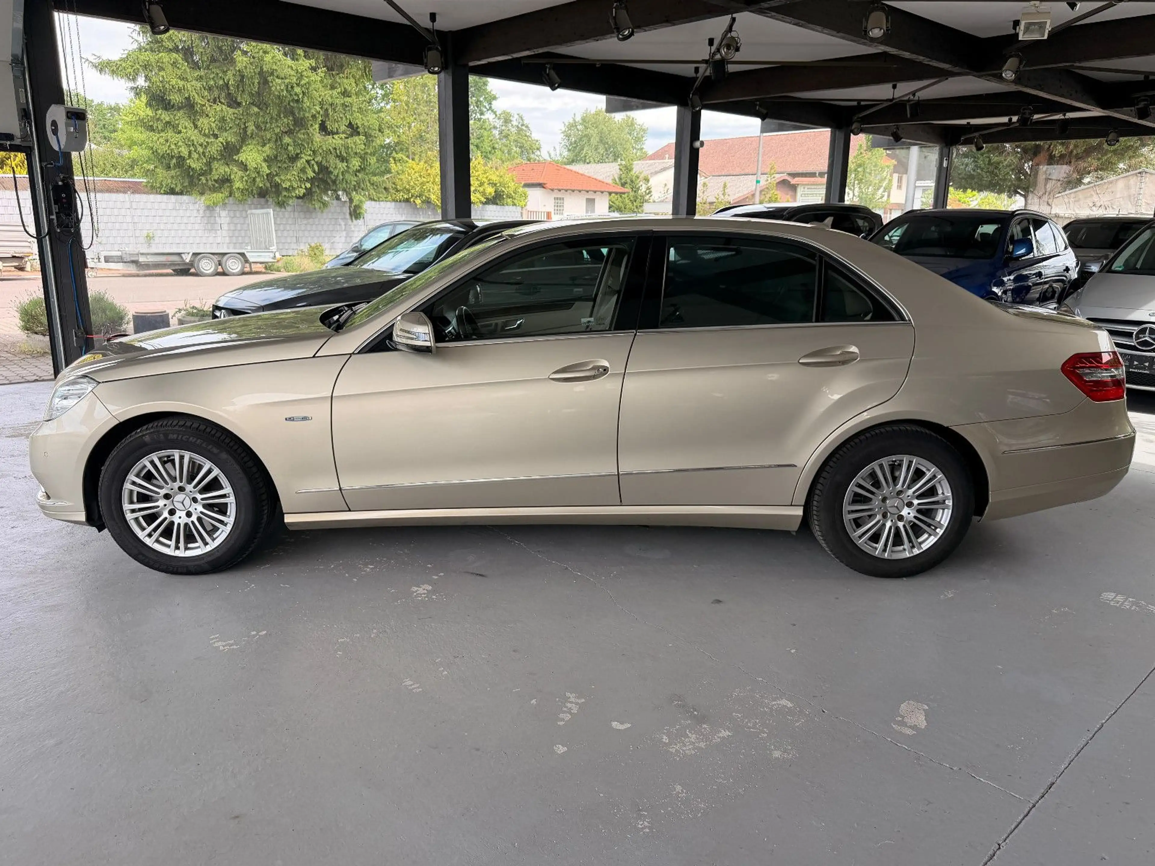 Mercedes-Benz E 350 CGI BlueEfficiency-Leder-Navi-8FACH — photo 7