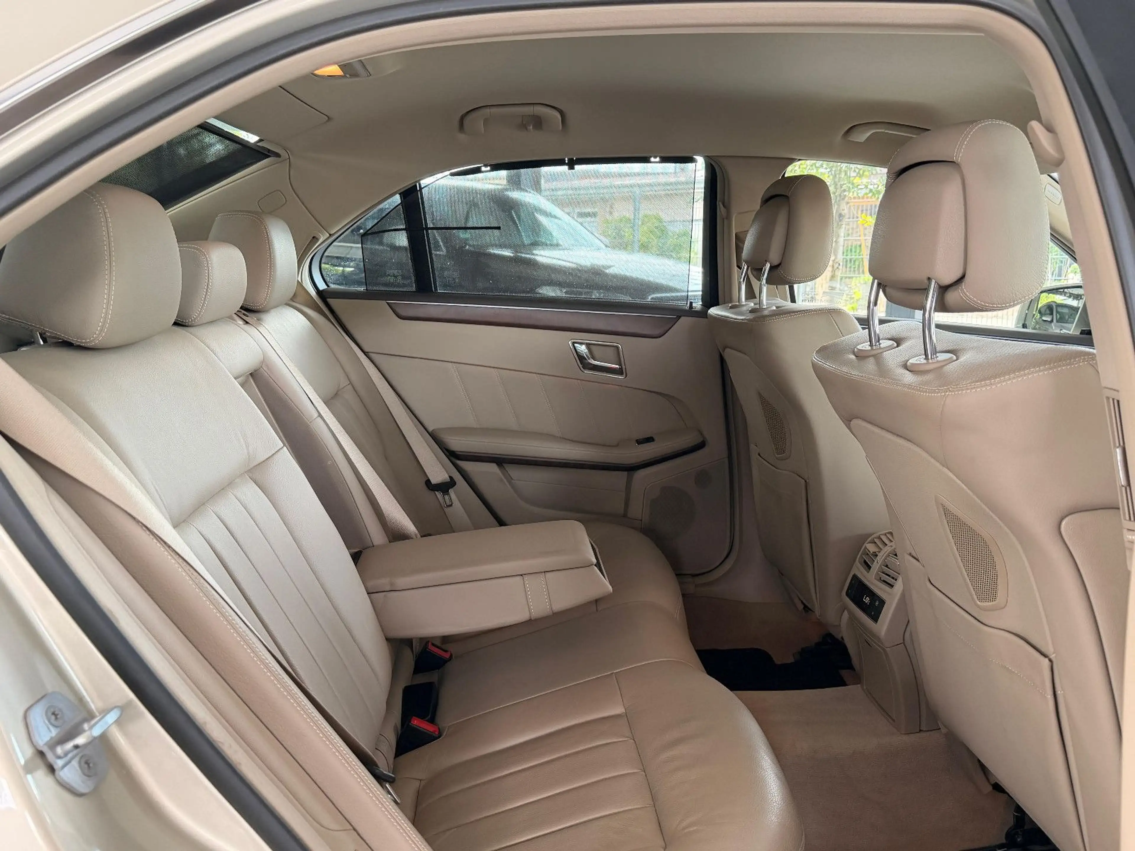 Mercedes-Benz E 350 CGI BlueEfficiency-Leder-Navi-8FACH — photo 14