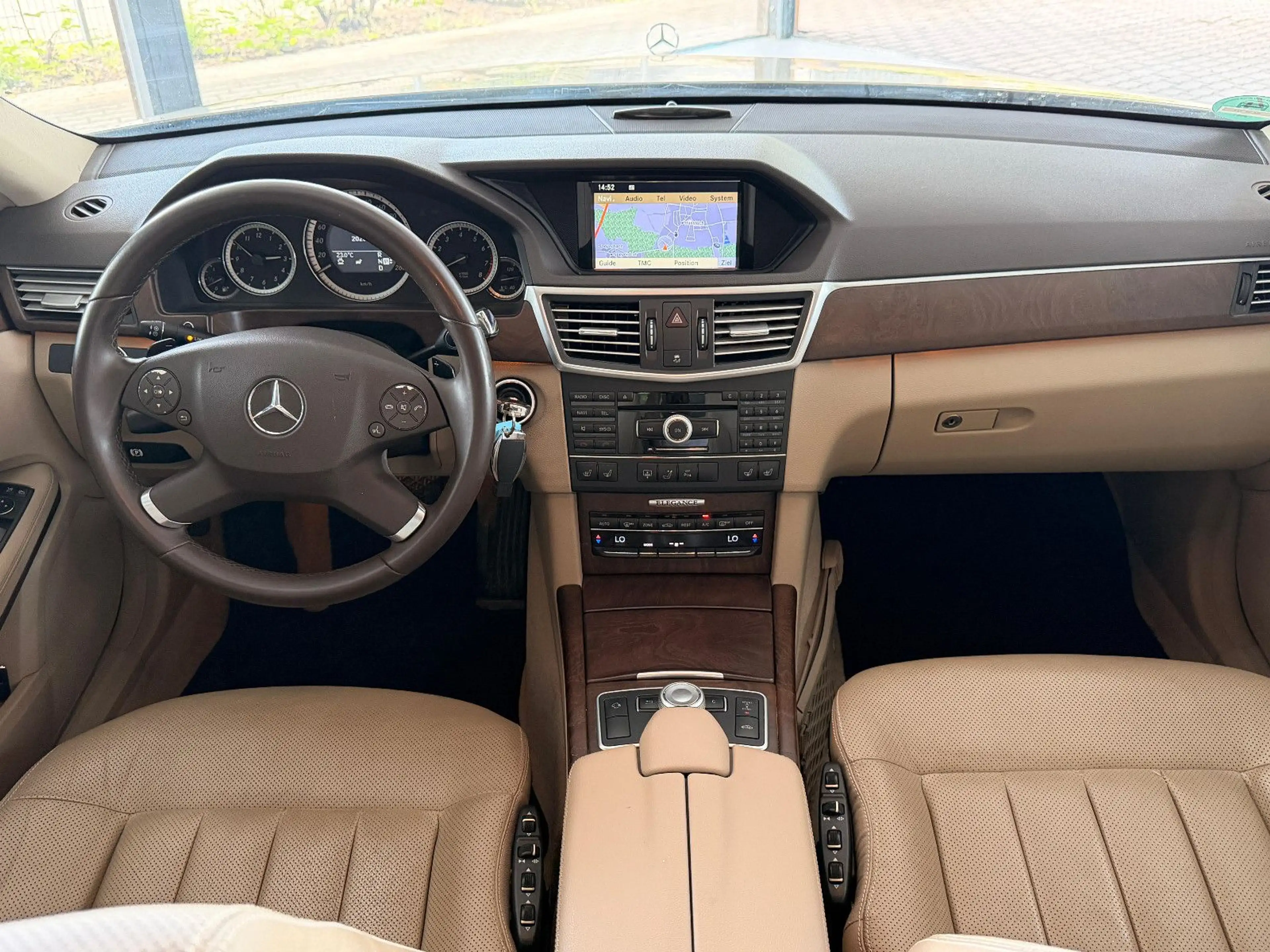 Mercedes-Benz E 350 CGI BlueEfficiency-Leder-Navi-8FACH — photo 9